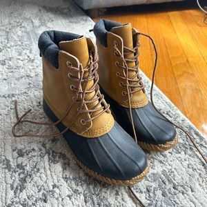 Duck boots
